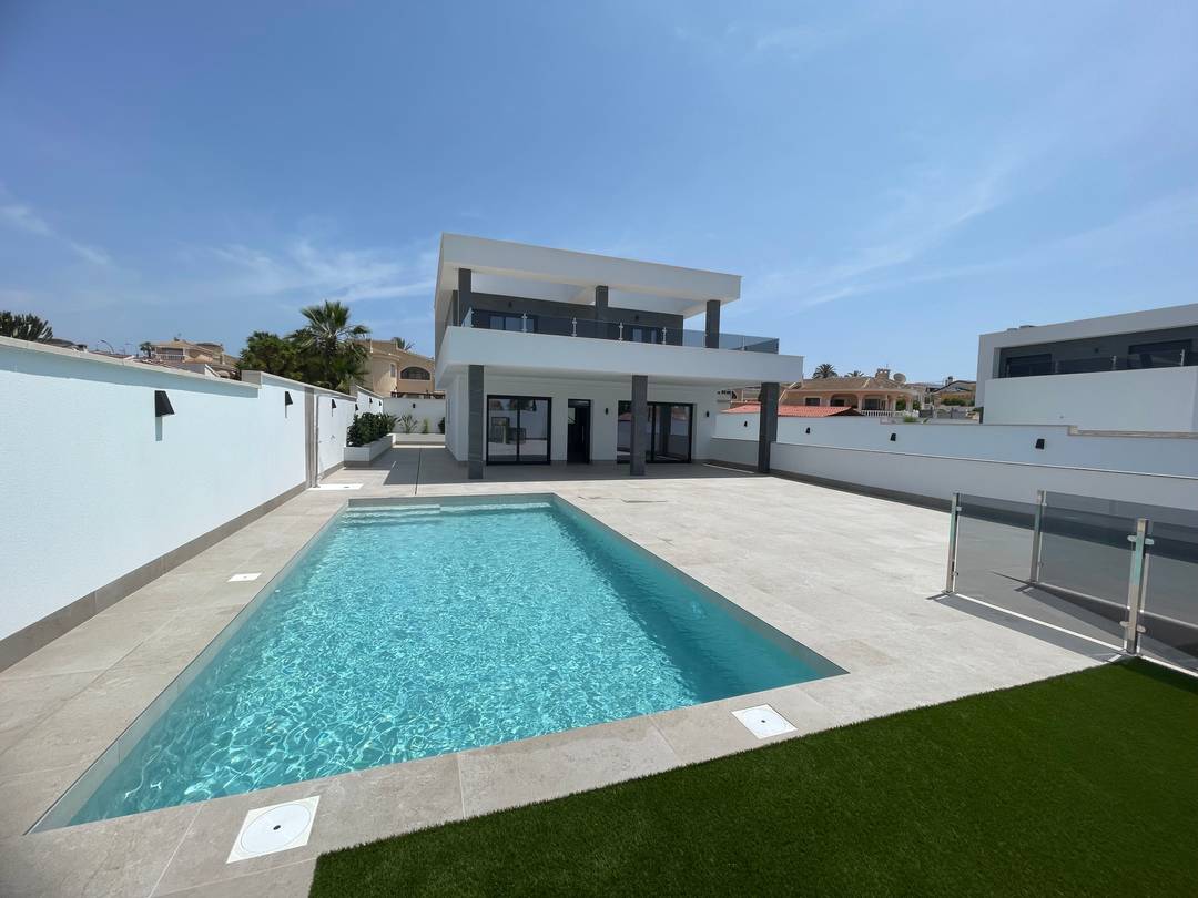 New Build Key-Ready Luxury Villa in Ciudad Quesada – Prime Location