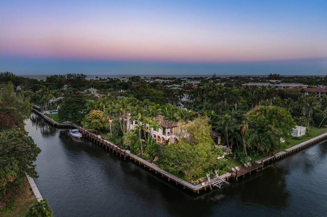 With an extraordinary point lot position featuring 446' of waterfront, 8 Driftwood Landing stands as one of Gulf Stream's most distinguished properties.