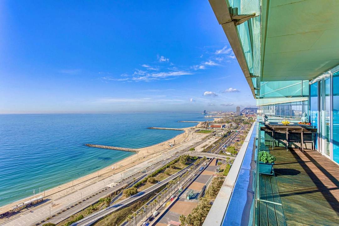 Luxury Apartment With Incredible Views And Amenties