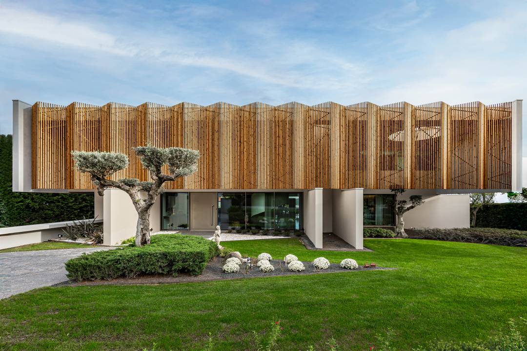 Premium Villa | 6 Suites | Indoor & Outdoor Pool | Wellness Area | Cinema Room | Gym | 6-Car Garage | BBQ Area | Close To International Schools |