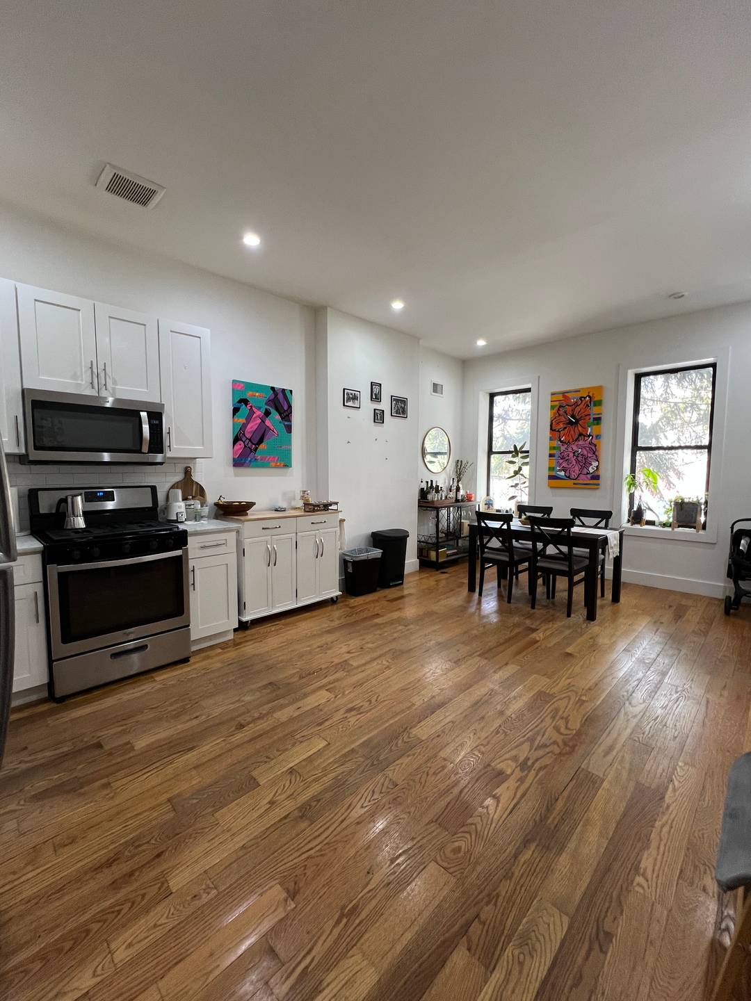 Great 2 bedroom with private backyard