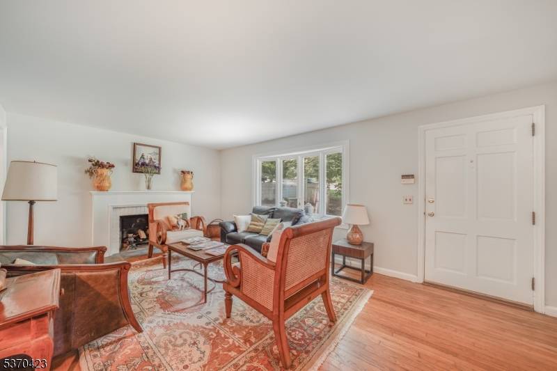 CHARMING 4 BEDROOM COLONIAL IN SOUGHT AFTER LINCOLN HUBBARD SCHOOL A PERFECT CANVAS TO MAKE YOUR OWN !