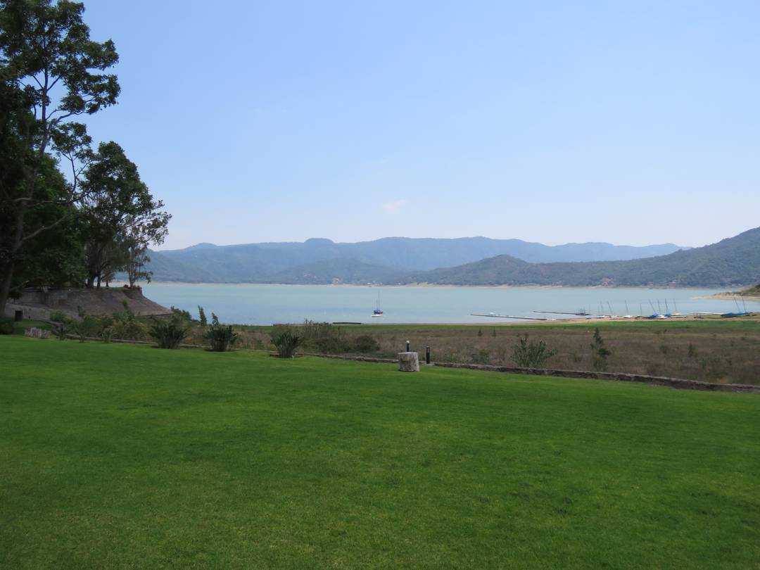 Amazing Town House for sale on the lake in Loving Valle de Bravo