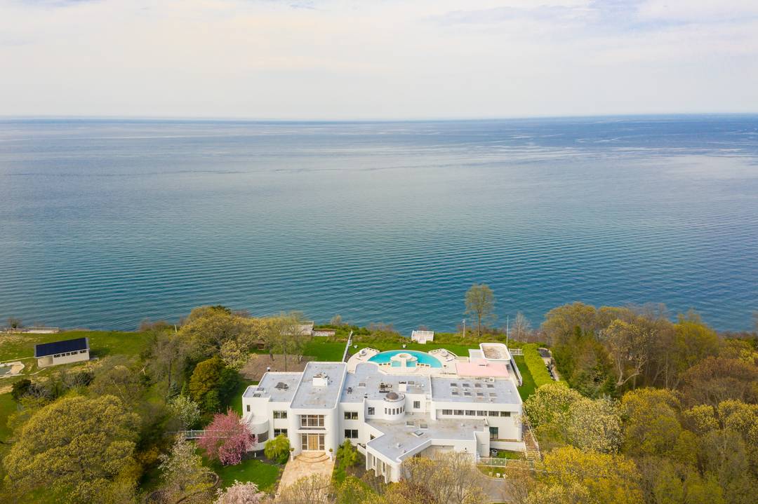 Atlantis Manor – Waterfront Luxury Estate in Belle Terre