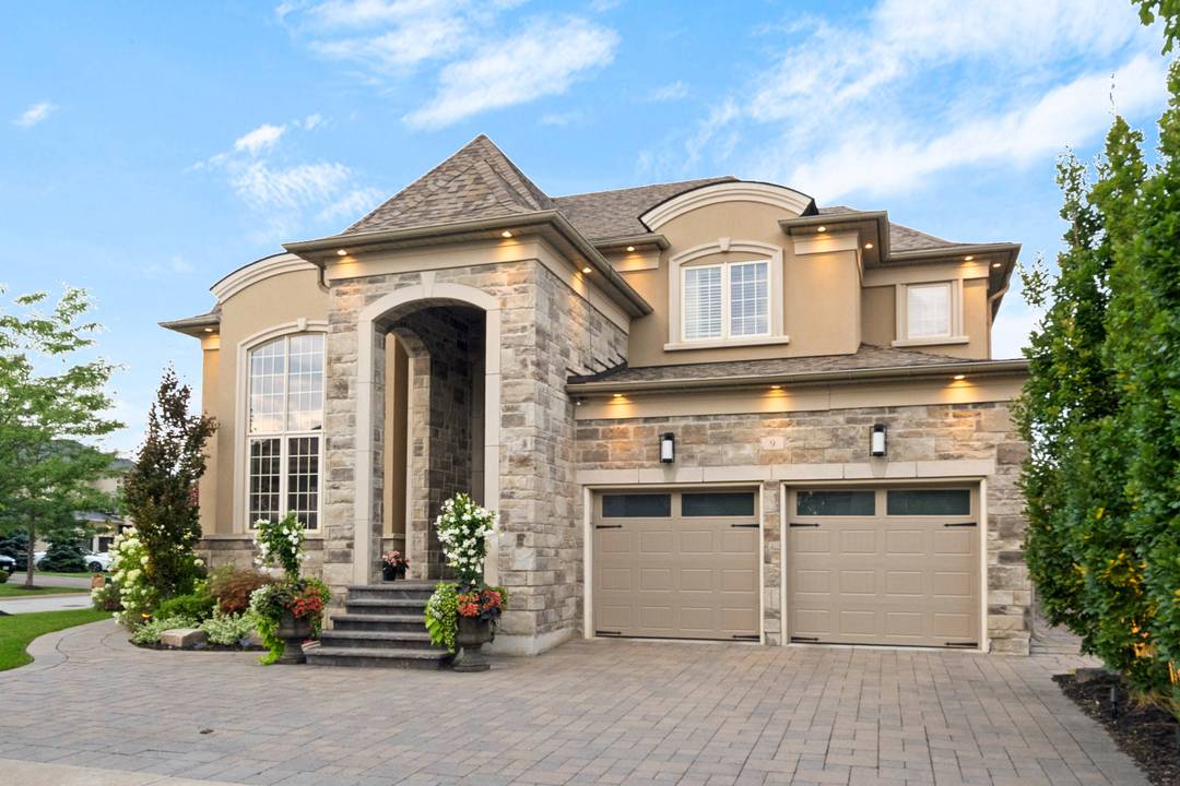 Executive Residence in the Heart of Nobleton