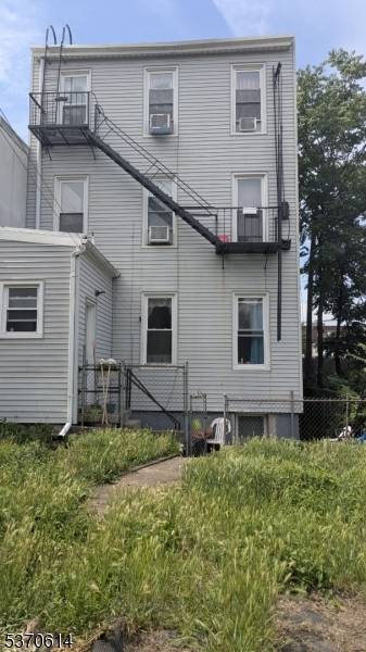 Turn key 6 unit property in one of Union City's most desirable neighborhoods !