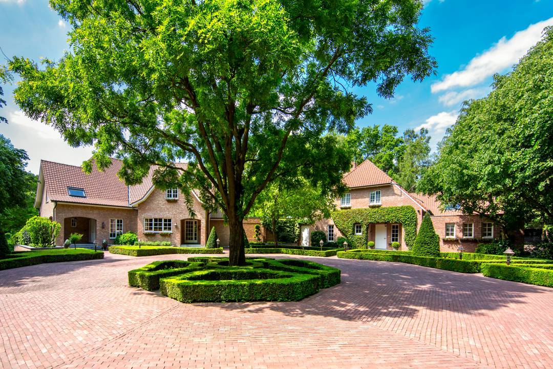 Exceptional Estate with Private 9-Hole Golf Course and Unrivaled Luxury