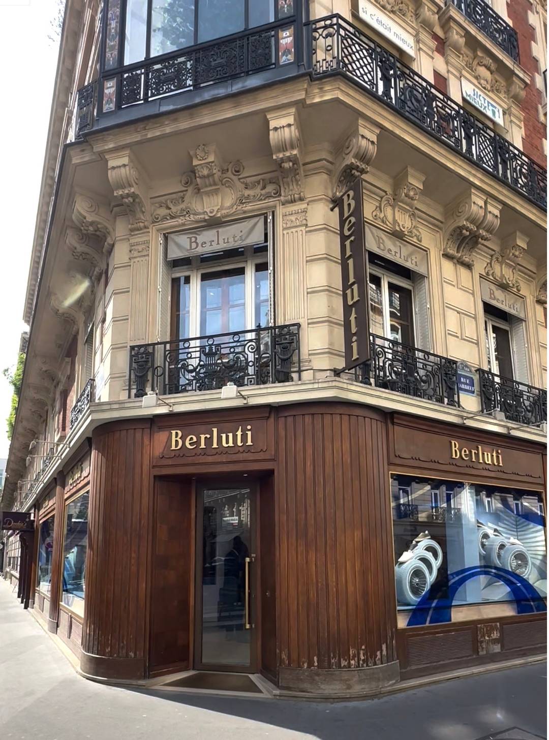 Luxury Parisian 1 bedroom apartment by Avenue Des Champs Elysees