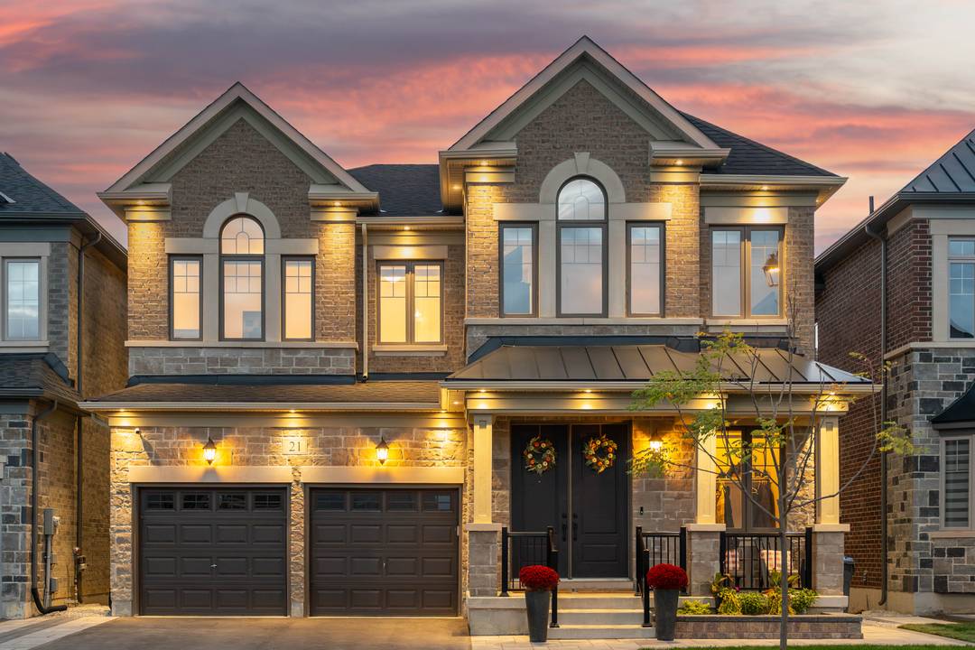 Detached in Bolton East on a Quiet Court