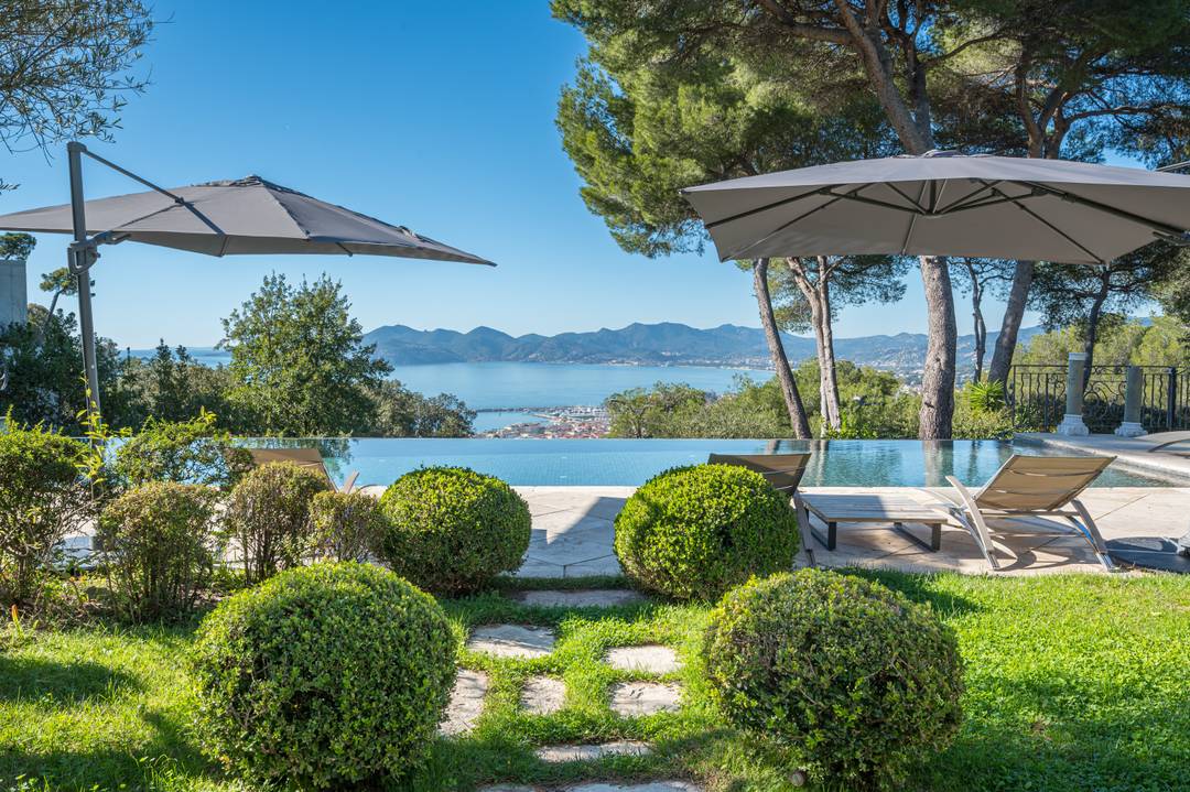 Prestigious Villa with Sea Views, Spa & Gym  Cannes