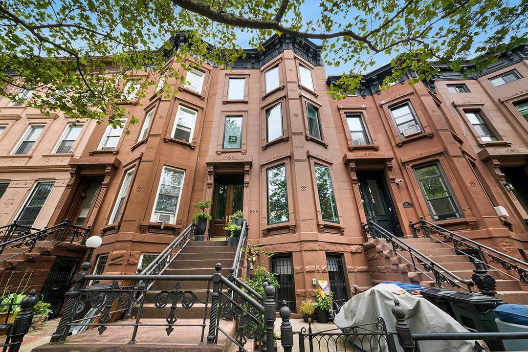 Exquisitely restored 4BR/3BA brownstone in BedStuy