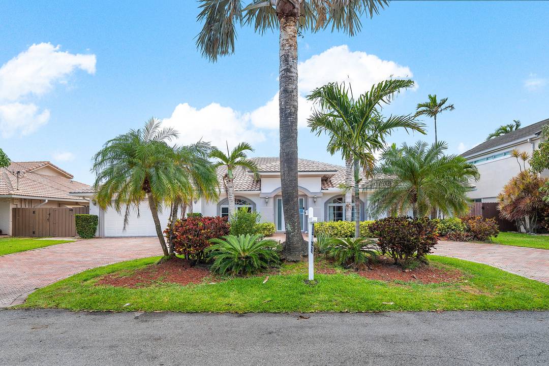 This waterfront gem in Fort Lauderdale offers the perfect blend of comfort, style, and location.