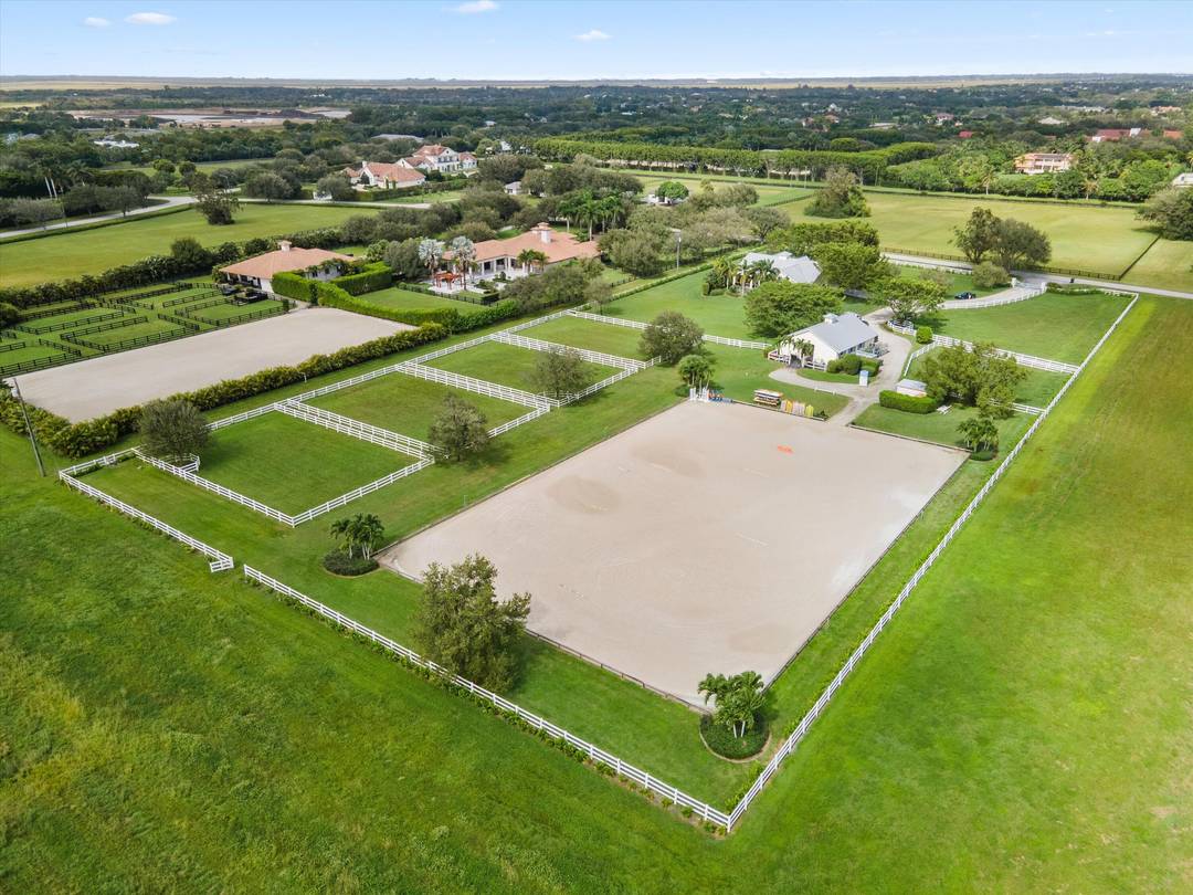 Great location ! This barn features 6 12x12 stalls, air conditioned tack room, fly spray system, washer dryer, large sand ring and 8 paddocks.