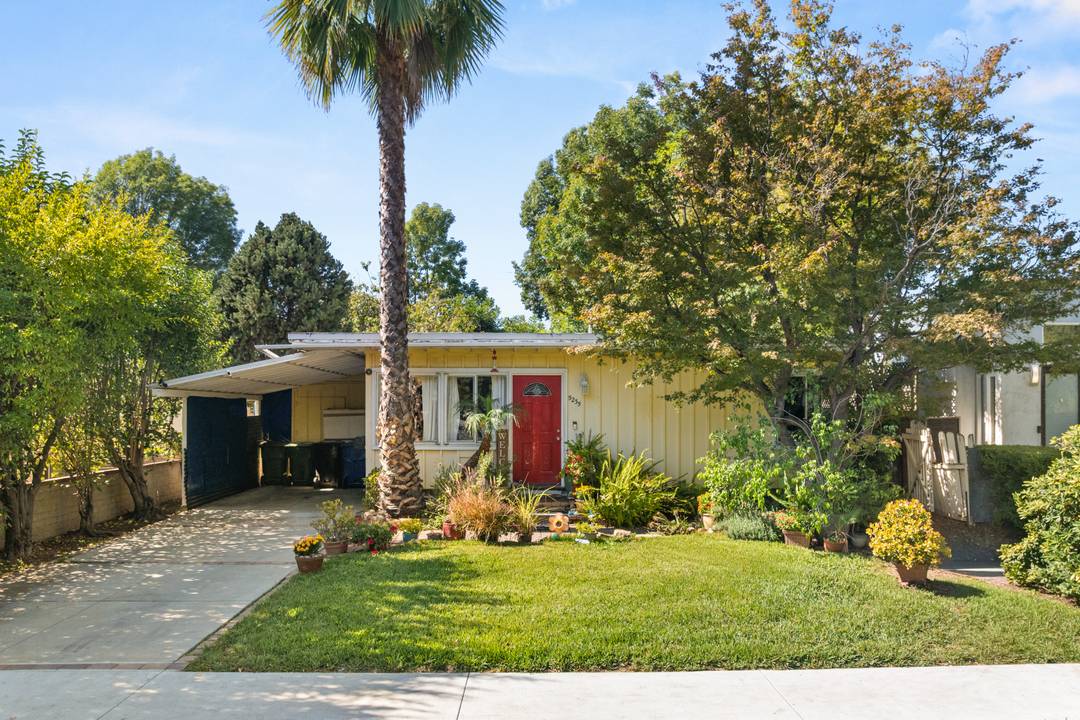 AWESOME SHERMAN OAKS FIXER/DEVELOPMENT OPPORTUNITY! HUGE LOT, QUIET STREET - MUST SEE!