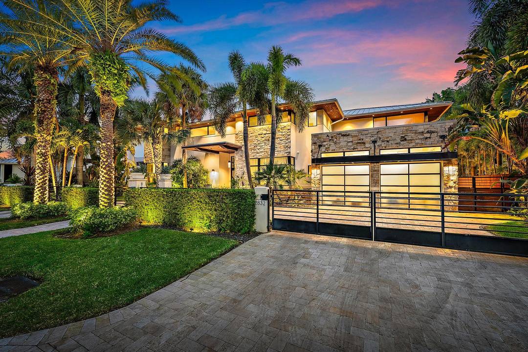 6 beds den ! This grand home is the perfect balance of modern and quaint, equipped with 22 foot ceilings, gated entrance, pool and playground.