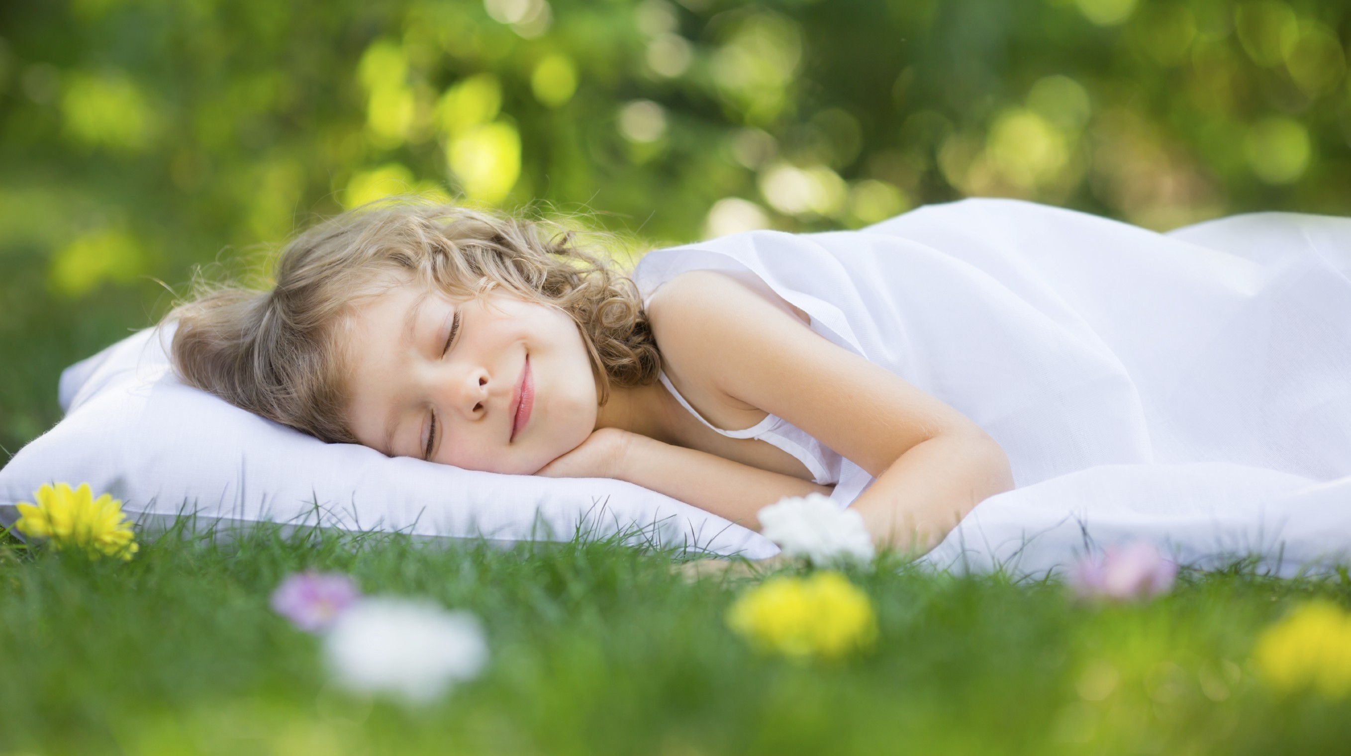 girl-sleeping-on-grass-e1421424320311